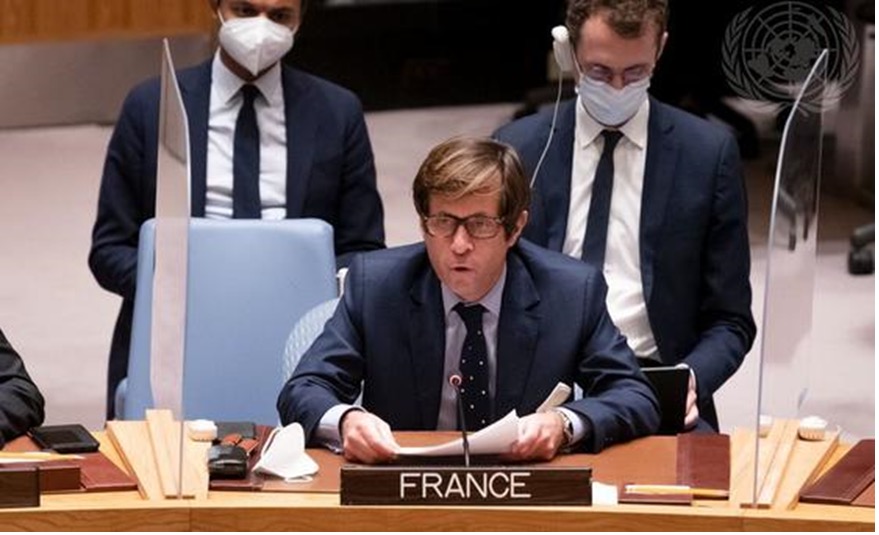 Said French Ambassador Nicolas de Rivière: “If Russia confirms that its choice is war it will have to take all the responsibility and pay the price.”