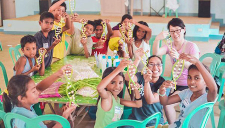 The Pueblo Science team partnered with UP-Manila’s MD-PhD students to bring a science camp to Aeta students in Kanawan, Morong, Bataan. Here students learned about DNA, bacteria and proper hand-washing techniques by showing them science concepts that are relevant to everyday life.