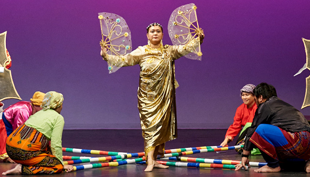The royal singkil dance forms part of the epic poem/song Darangen of the Maranao people. Photo by Jun Tanquilut.